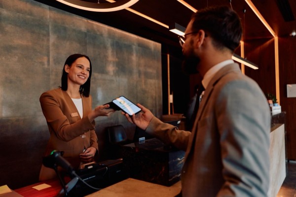La IA reduce hasta un 80% los tiempos de check-in y acelera la transformación hotelera en España
