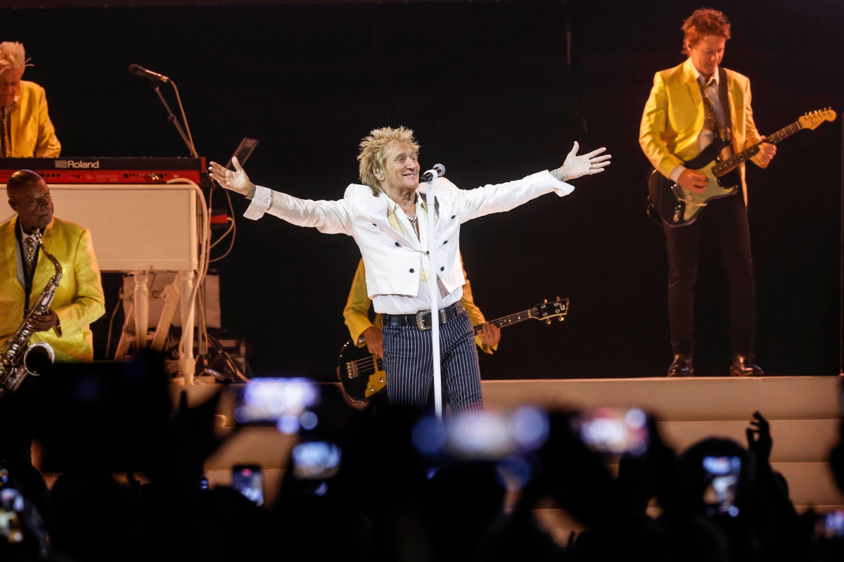 Rod Stewart vibra en el Roig Arena, su único concierto en España
