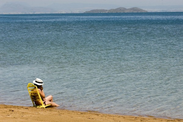 Mar de Cristal recupera la normalidad: el agua vuelve a ser apta para el baño