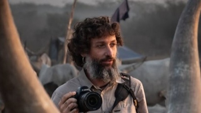 El fotógrafo Aníbal Bueno presenta en Alicante su nuevo libro Marcas en la piel 
