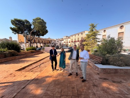 Cehegín transforma el paisaje en la Plaza del Castillo: árboles plataneros, jardín central y una zona de interpretación