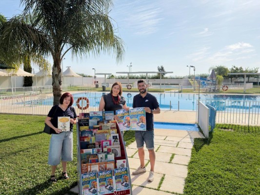 Vuelve la 'Bibliopiscina' a Puerto Lumbreras con libros gratuitos para leer en las piscinas municipales