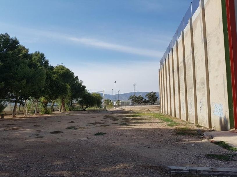 San Isidro proyecta vestuarios y gradas para completar el nuevo frontón cubierto del polideportivo por 134.000 euros