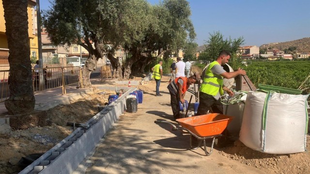 El Esparragal transforma su Calle Mayor y recupera el entorno de la Acequia de Zaraiche