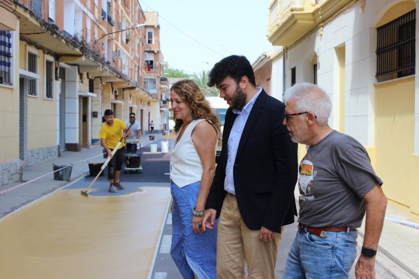 Moncada peatonaliza la calle del Museo de la Fábrica de la Seda
