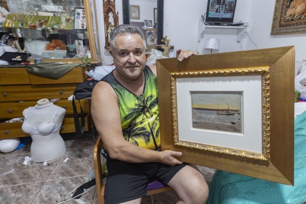 Un murciano desempleado se encuentra un cuadro de Sorolla olvidado en una acera de Sevilla y se lo lleva a su casa porque le gustó el marco