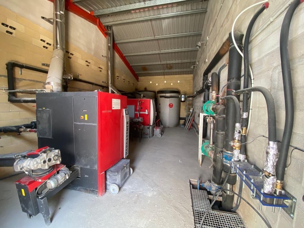 Calderas y acumuladores utilizadas por la red de calor municipal. - Foto: AVAESEN Calderas y acumuladores utilizadas por la red de calor municipal.