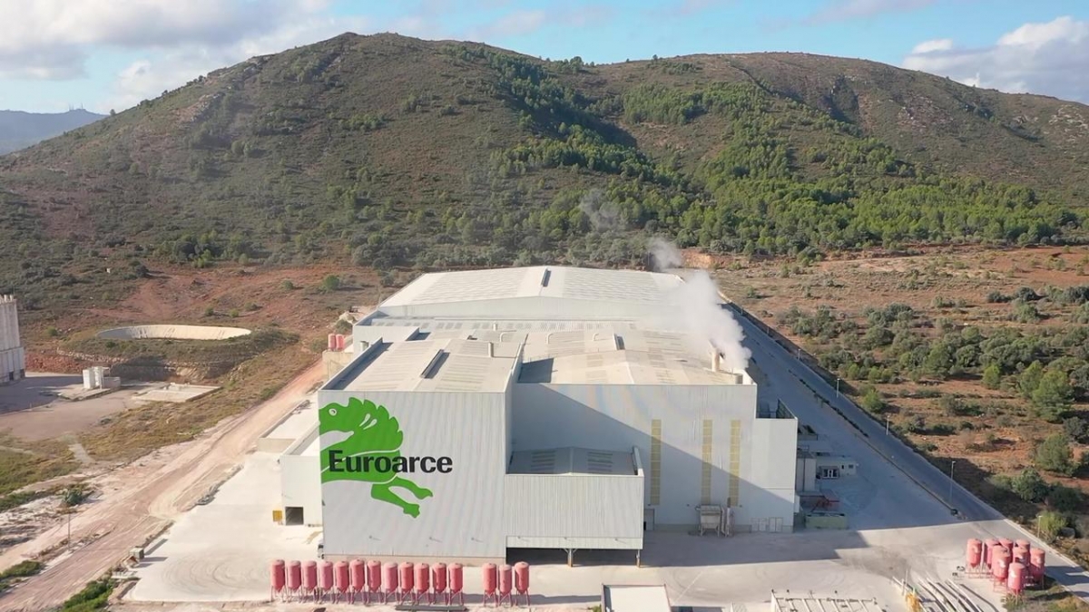 Euroarce, proveedor del azulejo, impulsa en su planta de Cabanes un proyecto energético híbrido con una inversión de 3,5 millones