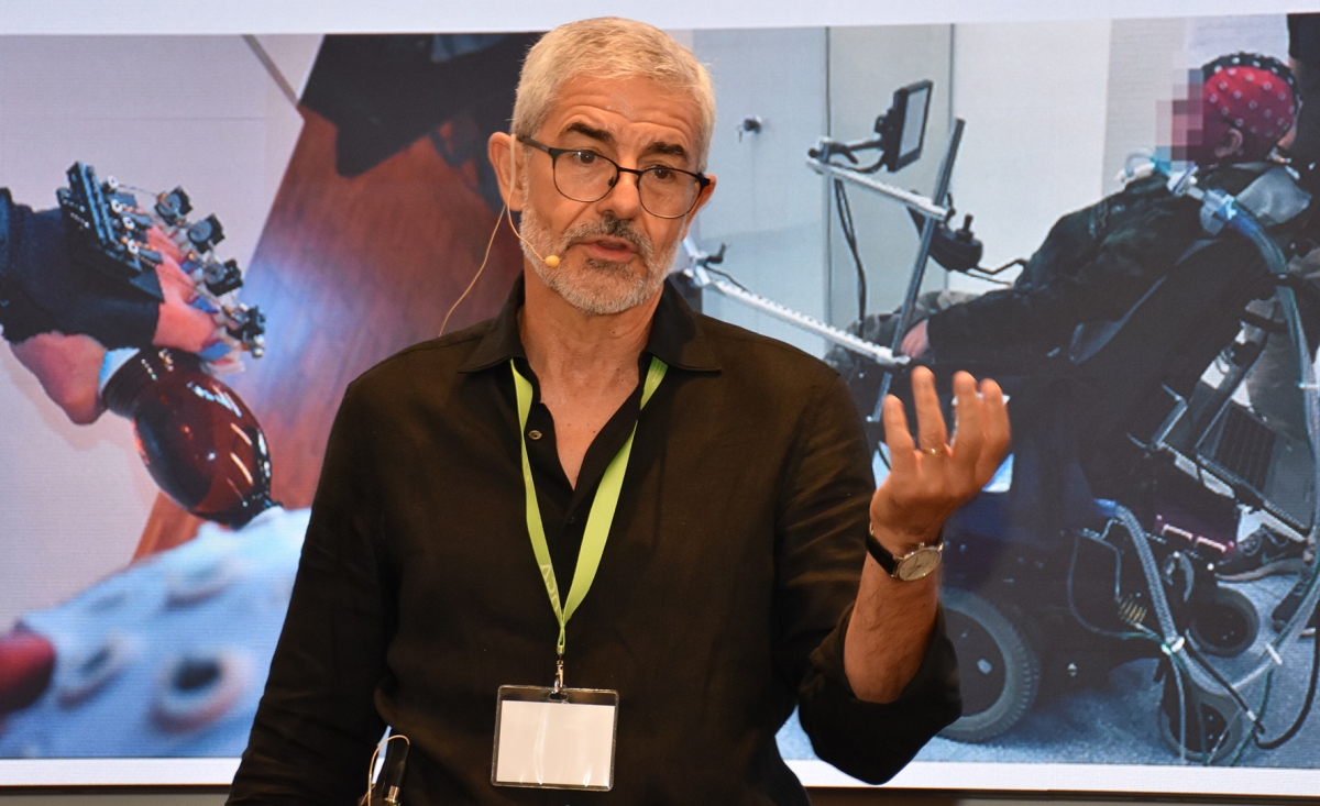 José del R. Millán (Texas Robotics): 