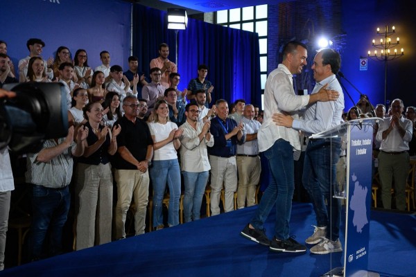 Pérez Llorca aprieta para lucirse en la cena de verano de Elche tras el músculo exhibido por Mompó