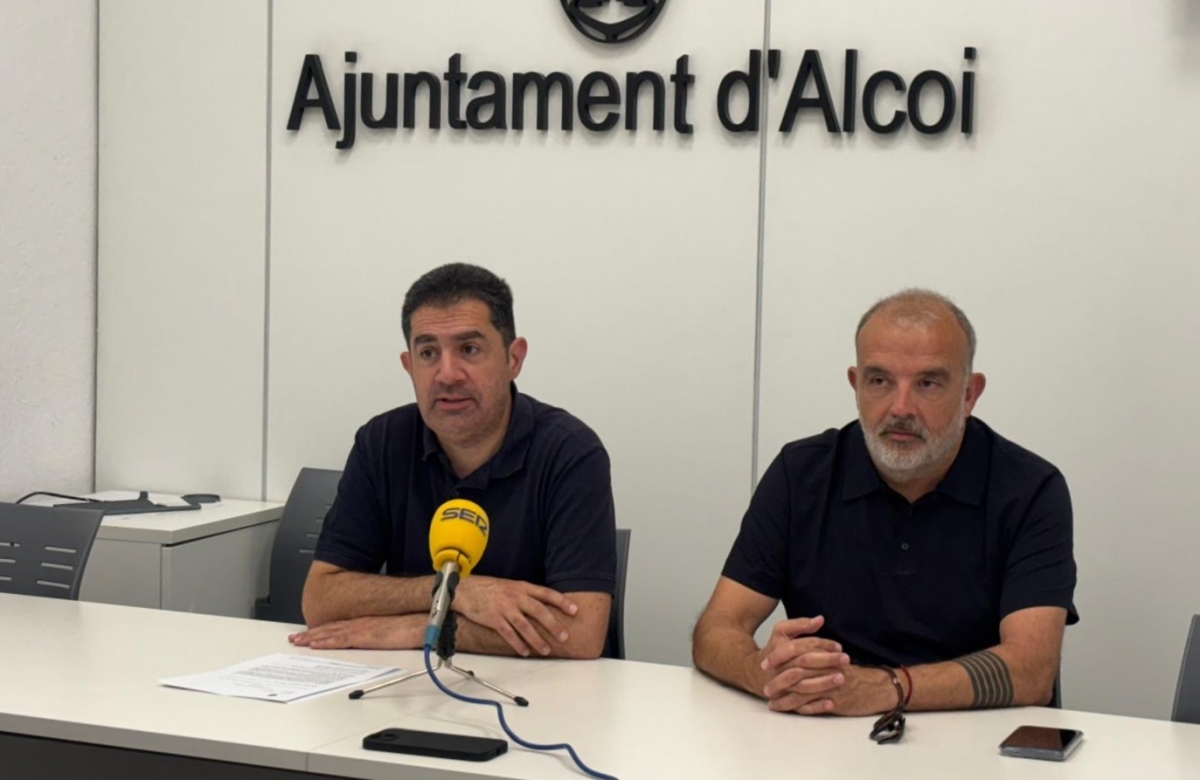 Alcoy aplaza aprobar las fechas de los Moros y Cristianos 2027 tras aumentar el rechazo a que sean entre semana