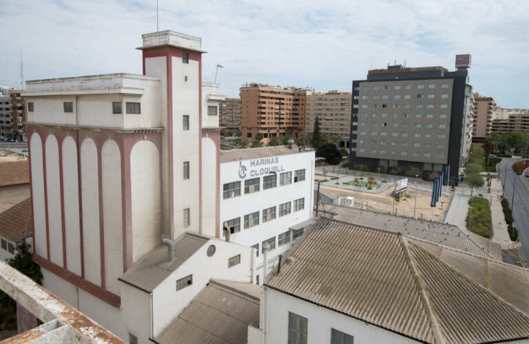 Alicante actúa contra la ocupación de las harineras de Benalúa: desalojo y cierre