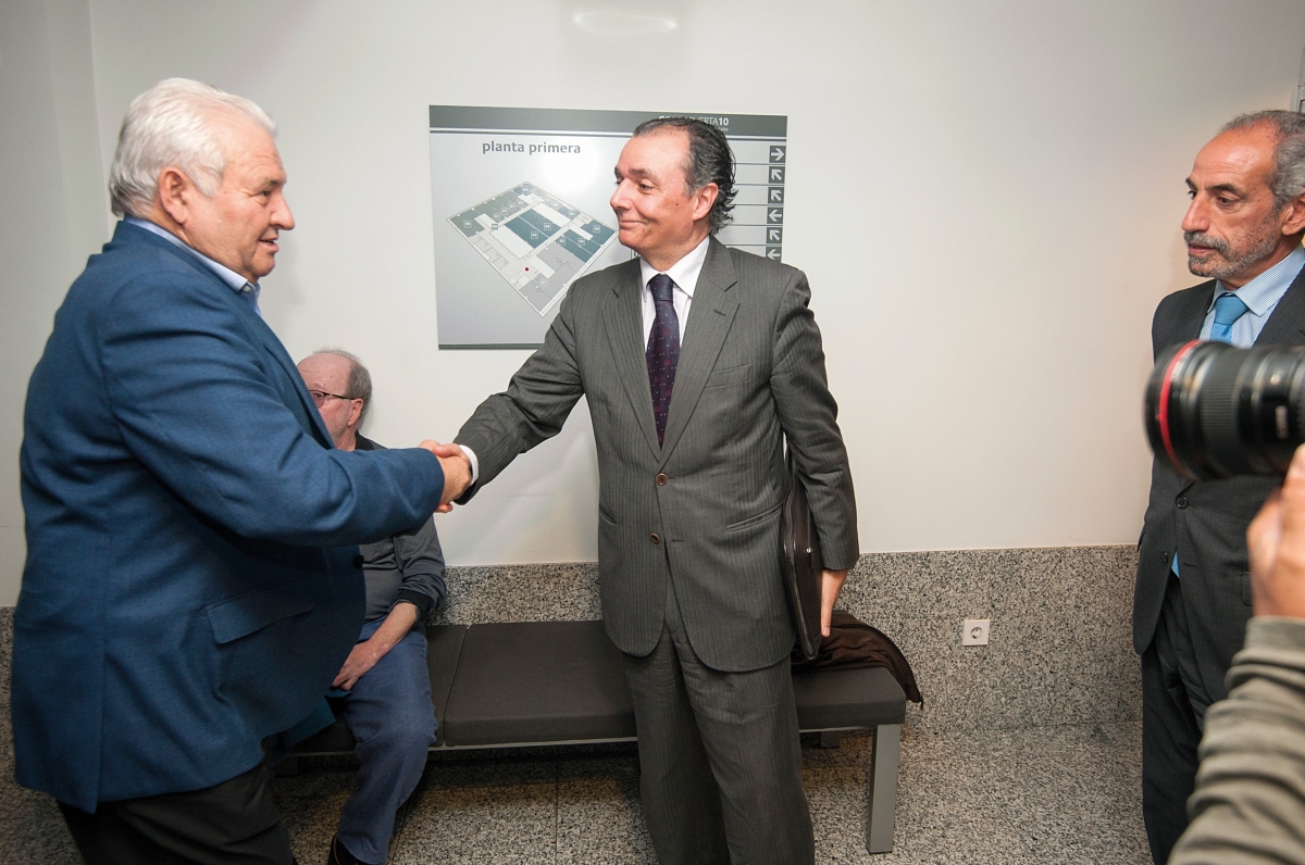 Francisco Gómez, último presidente de Coepa, saluda a Salvador Navarro, presidente de la CEV en ese momento