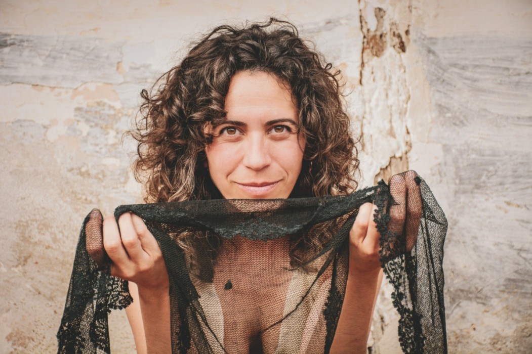 La cantautora Xiomara Abello llega al  ciclo Arrels de Castelló para presentar su nuevo disco 'So de saó'