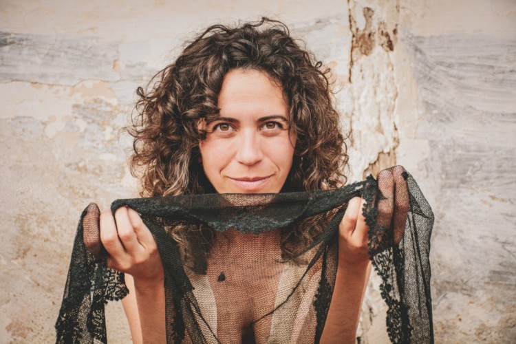 La cantautora Xiomara Abello llega al  ciclo Arrels de Castelló para presentar su nuevo disco 'So de saó'