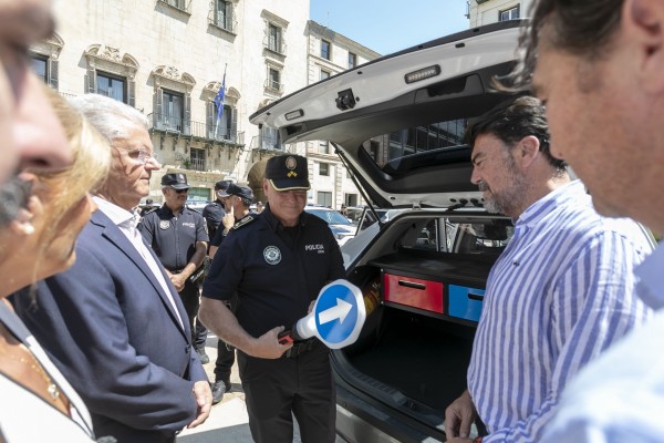 Alicante renueva la flota de vehículos de la Policía con 27 nuevos coches patrulla híbridos
