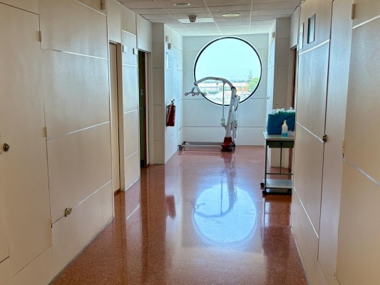 Sanidad refuerza la plantilla del Hospital Vega Baja con 14 nuevos auxiliares de Enfermería
