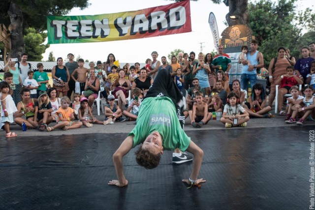 Las tardes del Rototom: de intercambiar cuentos a crear un mural colectivo o iniciarse en el parkour