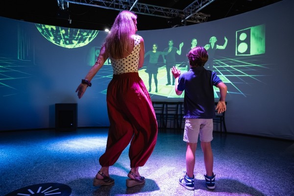 El Museu de les Ciències mueve el esqueleto con una exposición interactiva sobre el baile