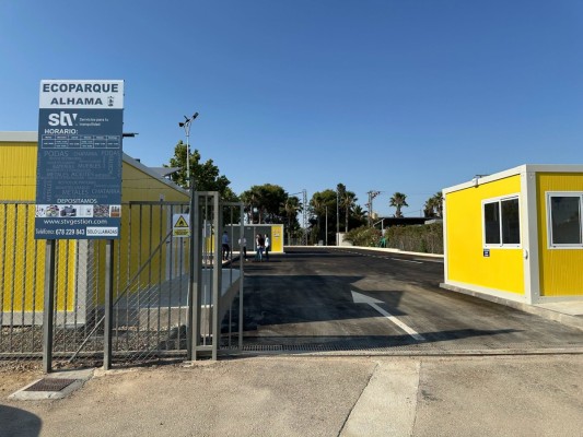 Alhama estrena su renovado Ecoparque tras una inversión de 600.000 euros: moderno, con aula de formación y pronto con una unidad móvil