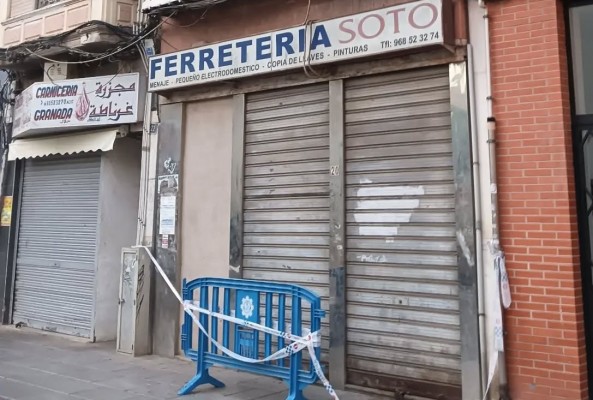 La valla de la calle del Duque ya pide empadronarse en Cartagena