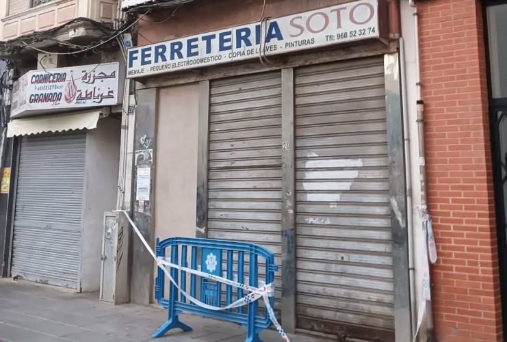 La valla de la calle del Duque ya pide empadronarse en Cartagena