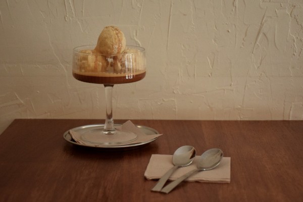 El affogato elaborado con helado artesanal de leche de oveja, la apuesta del verano en Clem Café