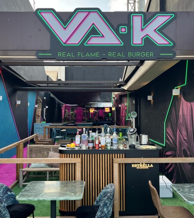Las burgers se cuelan en la oferta gastronómica del Paseo de La Barra en Cabo de Palos: abre VA.K