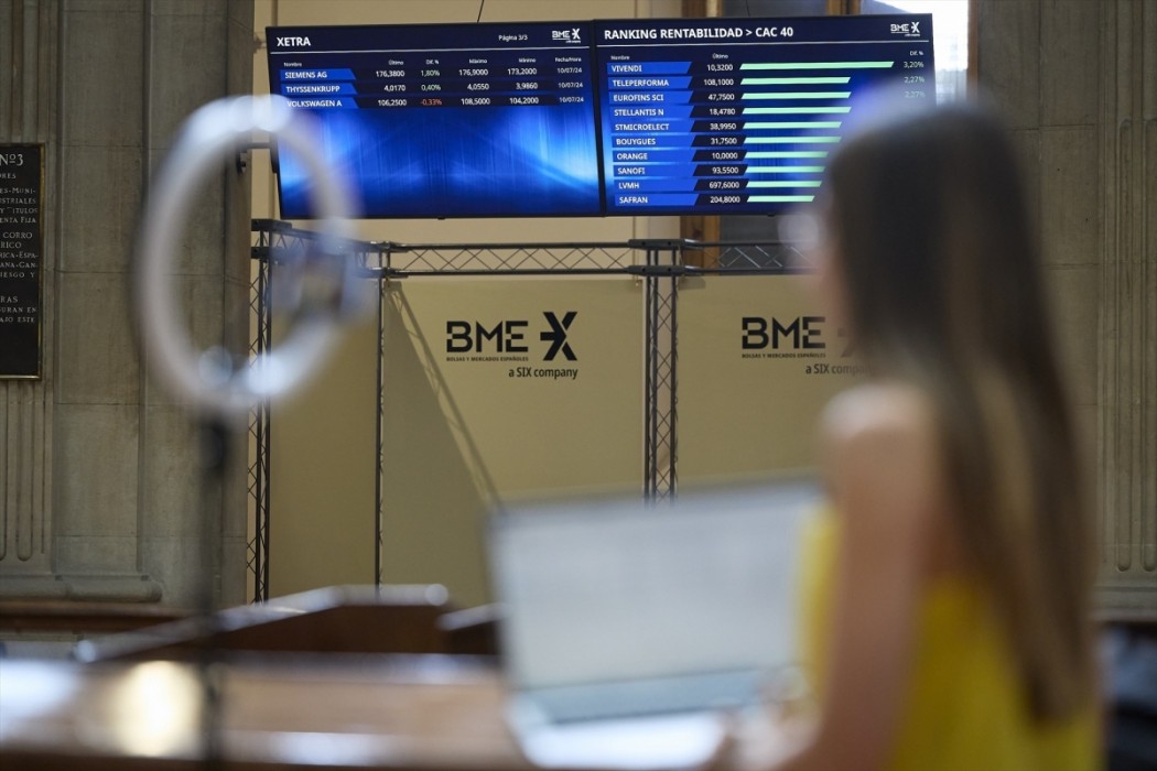 El Ibex 35 marca máximos de 19.700 puntos tras abrir con un alza del 0,2%, con el crudo en 72 dólares