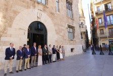 Pérez Llorca preside el minuto de silencio en memoria de las víctimas del accidente de metro de València