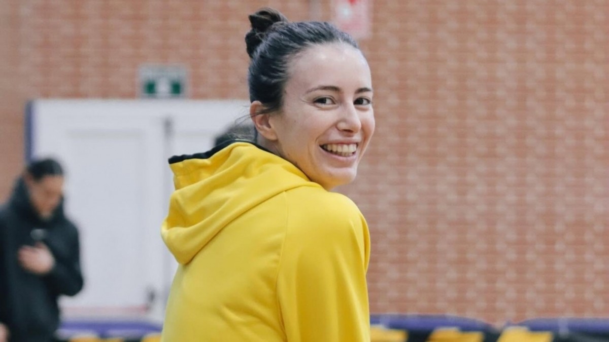 La base internacional Aina Ayuso renueva con el Hozono Jairis, del que es capitana 