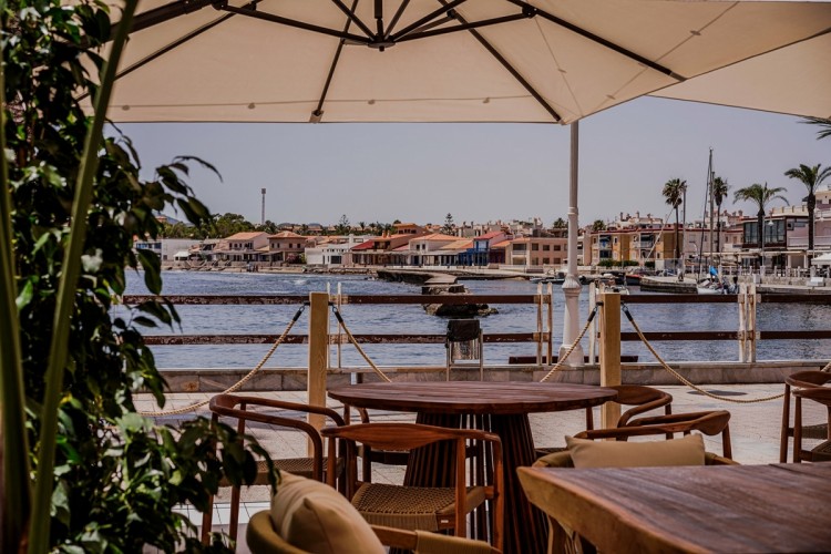 Así se ha transformado la oferta gastronómica en Cabo de Palos este verano: glamour, colas por un helado italiano y hasta burgers