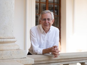 El profesor de la Universitat de València Antonio Ariño, Premio Nacional de Sociología y Ciencia Política 2026