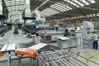 Los efectos de la coyuntura internacional: el azulejo suma tres meses consecutivos de caída de su producción, pero mantiene el empleo