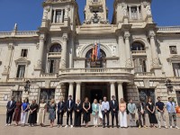 El Ayuntamiento de València recuerda a las víctimas del metro con un minuto de silencio: 