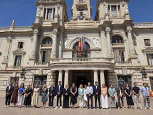 El Ayuntamiento de València recuerda a las víctimas del metro con un minuto de silencio: 