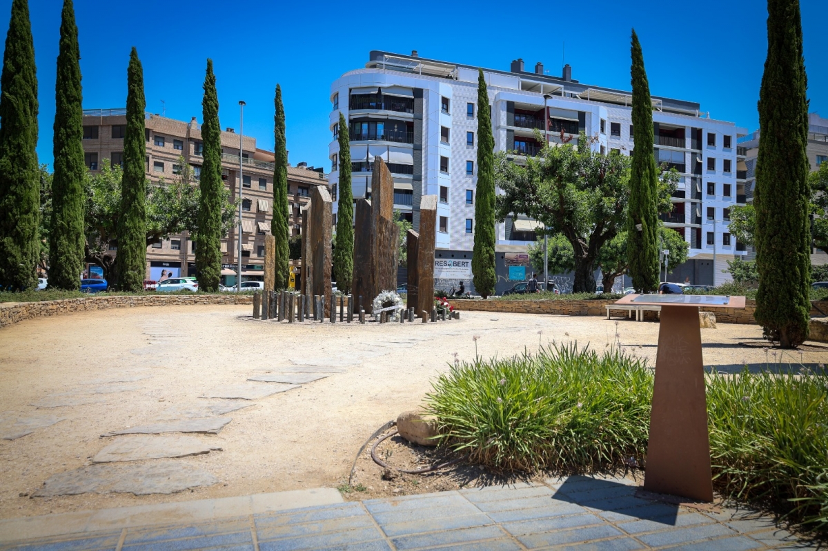 Homenaje en Torrent a las víctimas del accidente del metro. - Foto: AYUNTAMIENTO DE TORRENT Homenaje en Torrent a las víctimas del accidente del metro.