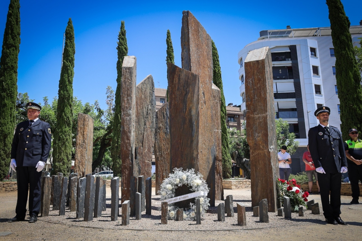 Homenaje en Torrent a las víctimas del accidente del metro. - Foto: AYUNTAMIENTO DE TORRENT Homenaje en Torrent a las víctimas del accidente del metro.