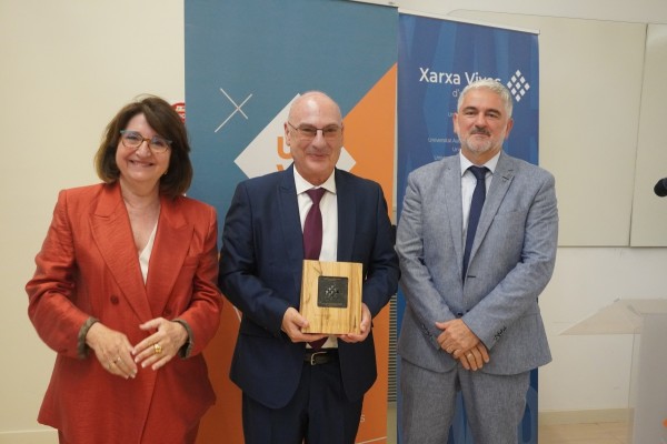 El descubridor del CRISPR, Francis Mojica, recibe la Medalla de Honor de la Red Vives