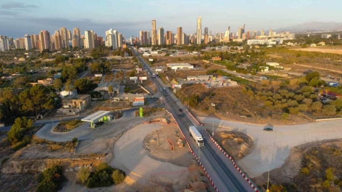 La agrupación urbanística del futuro centro comercial de Benidorm echa a andar sin Cívica 