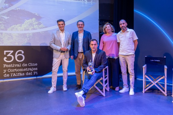 Óscar Toribio gana con ‘El Cacharrico’ el Faro de Plata del 36 Festival de Cine de l’Alfàs del Pi