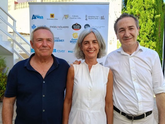 Beatriz Lorente-Sorolla, biznieta de Joaquín Sorolla, y Damià, autores del pregón y el cartel del 40 Castell de l'Olla de Altea