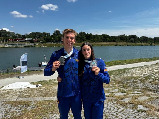 Noa Martín y Pablo Martínez, subcampeones de Europa junior con el relevo mixto