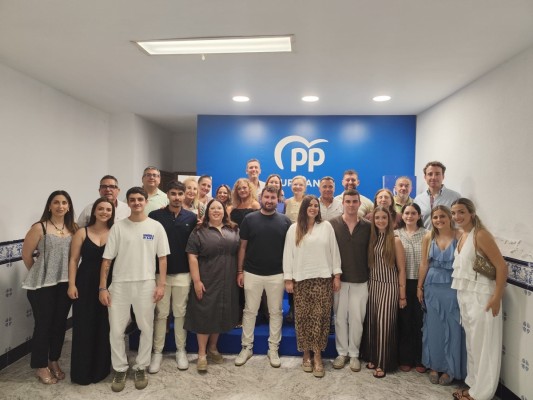 El PP de Burriana renueva Nuevas Generaciones y reúne a medio centenar de afiliados para hacer balance de legislatura