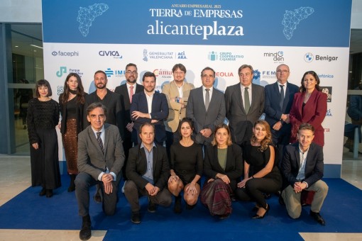 'Alicante Plaza' cumple 10 años con una fiesta y una edición especial de la Revista Plaza