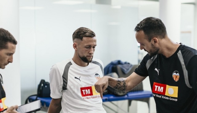De Haas: “Por suerte, jugaré en Mestalla en su último año y he oído historias increíbles”