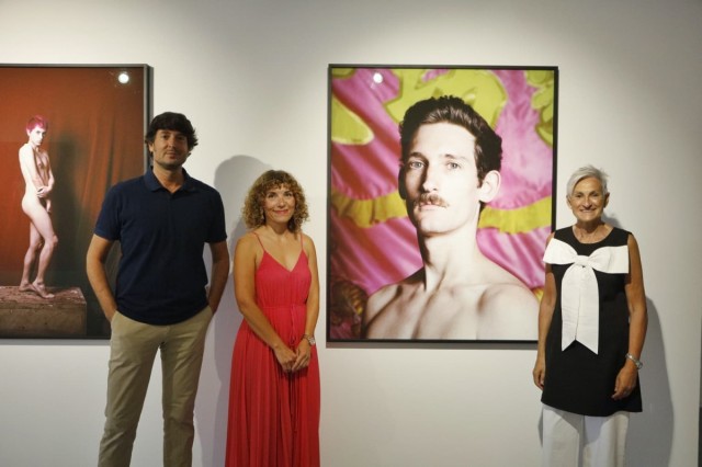 Benicàssim explora la identidad y las relaciones en la era digital con la exposición fotográfica 'Afectos fugaces'