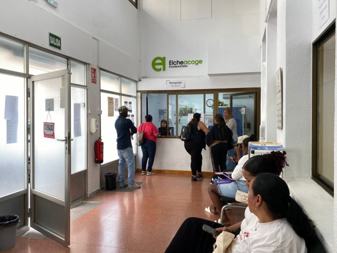 Elche Acoge tramita 810 expedientes de regularización extraordinaria y asesora a otras 1.800 personas durante el proceso