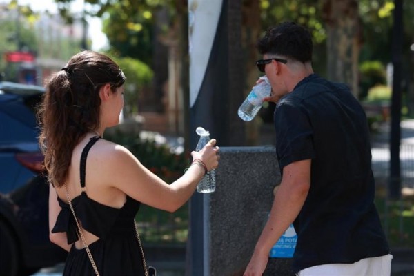 Sanidad avisa de riesgo alto por calor en más de 260 municipios de 16 comarcas