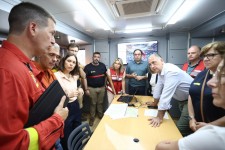Pérez Llorca afirma que la meteorología ha permitido que el incendio de Soneja 